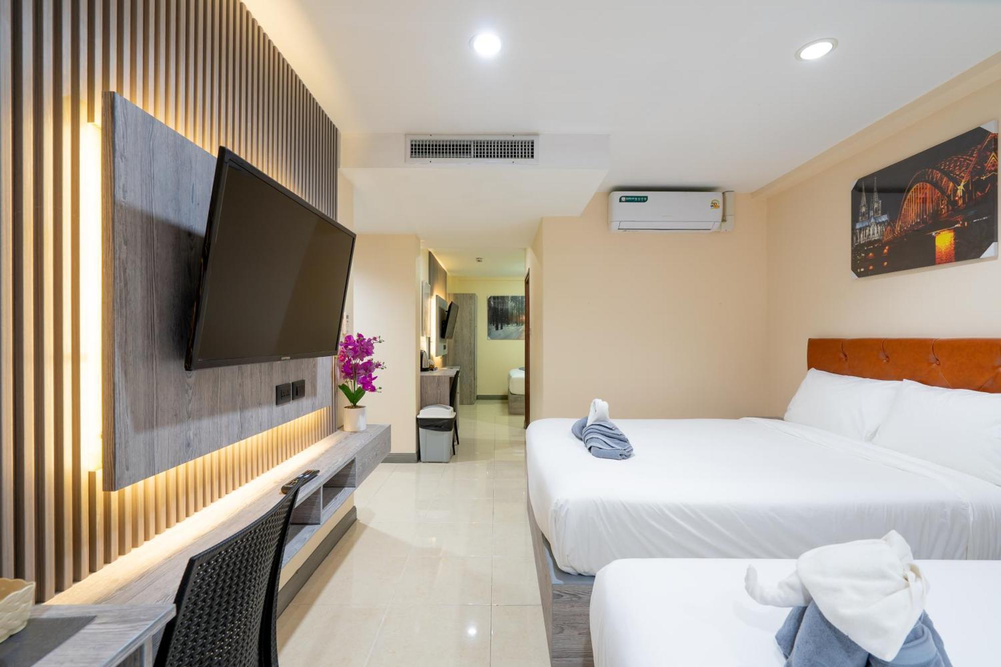 Square One Hotel Patong Kültér fotó