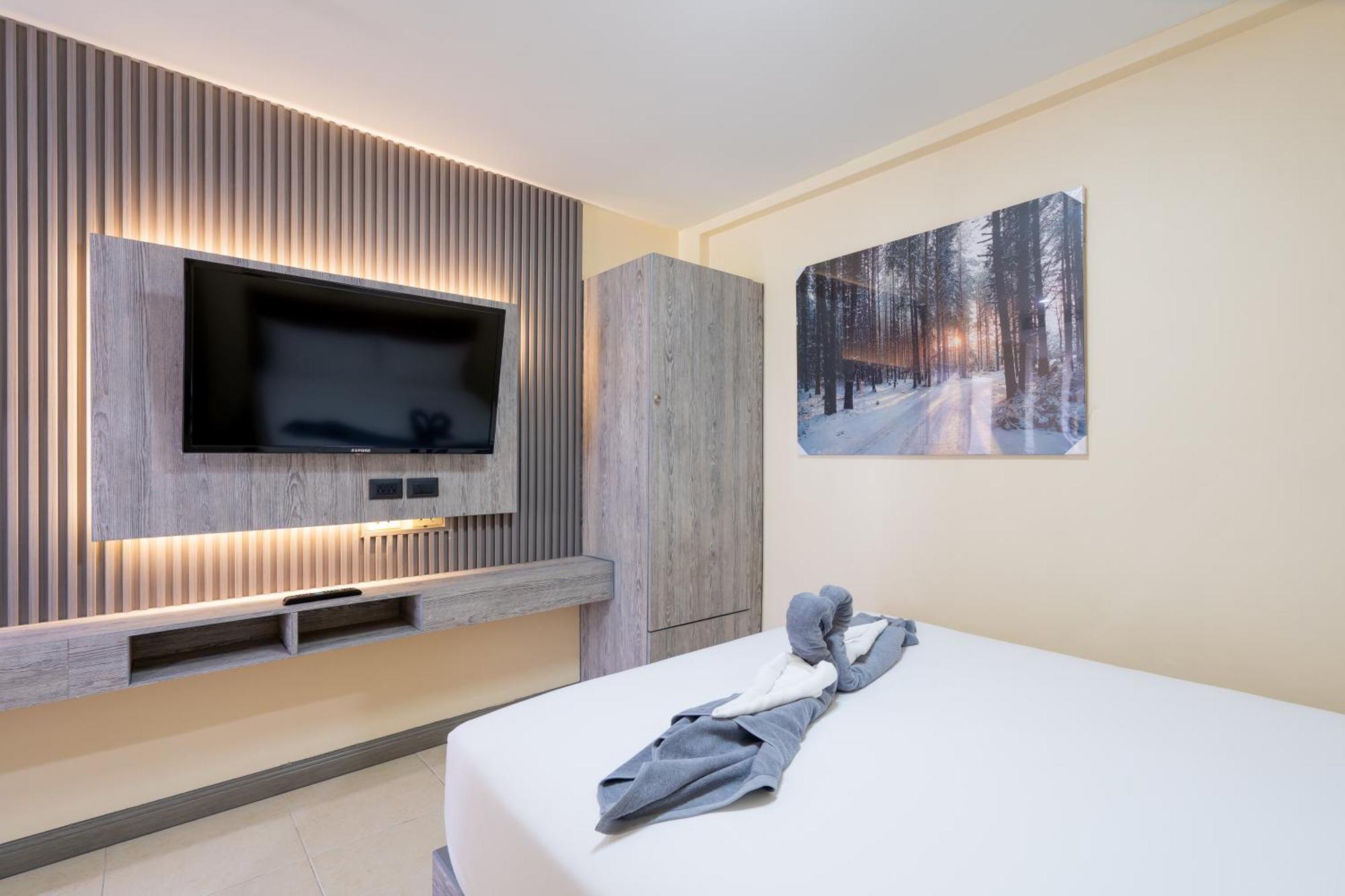 Square One Hotel Patong Kültér fotó