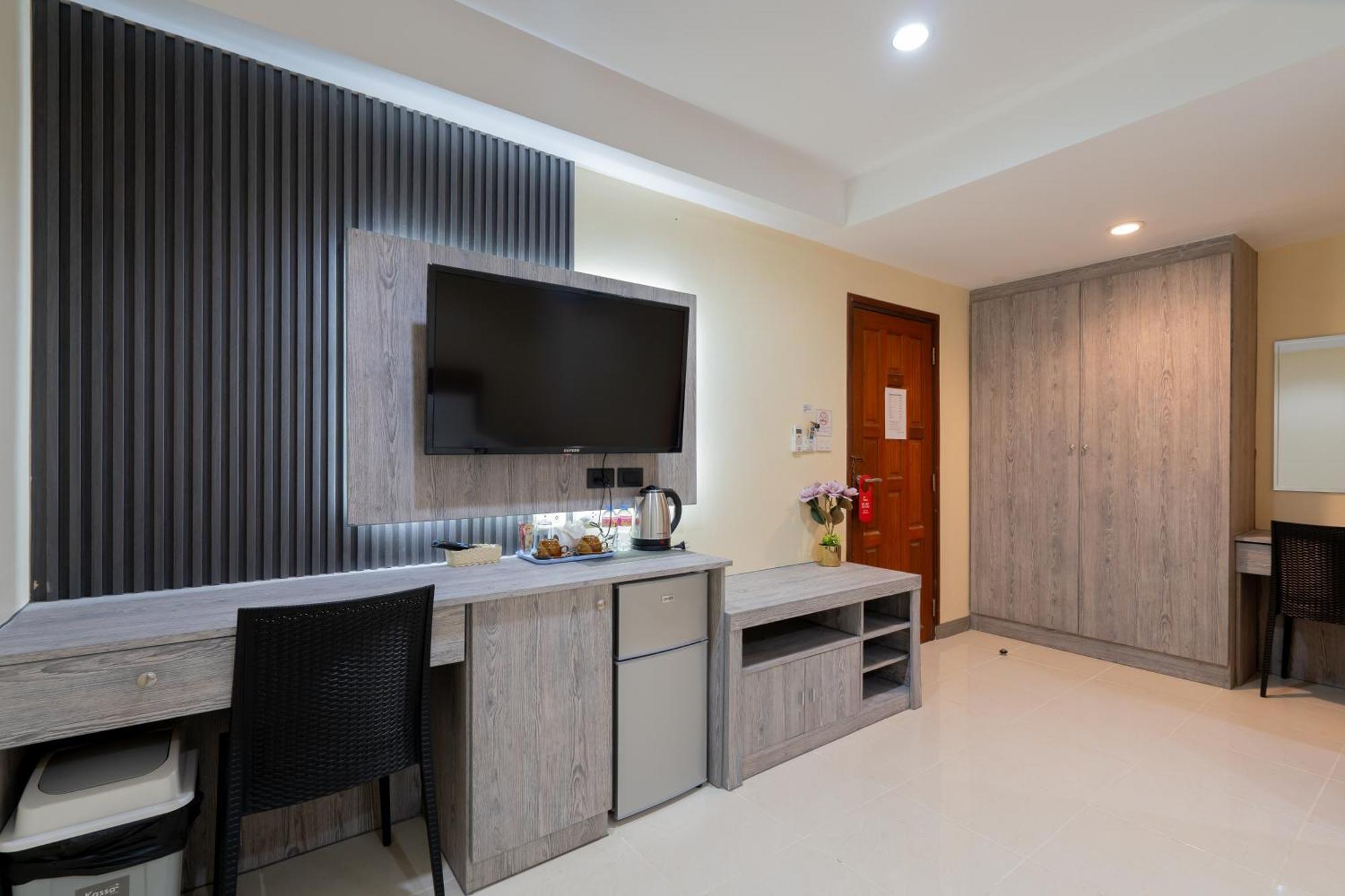 Square One Hotel Patong Kültér fotó
