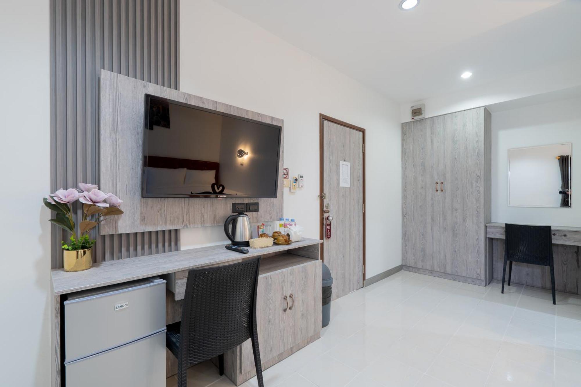 Square One Hotel Patong Kültér fotó