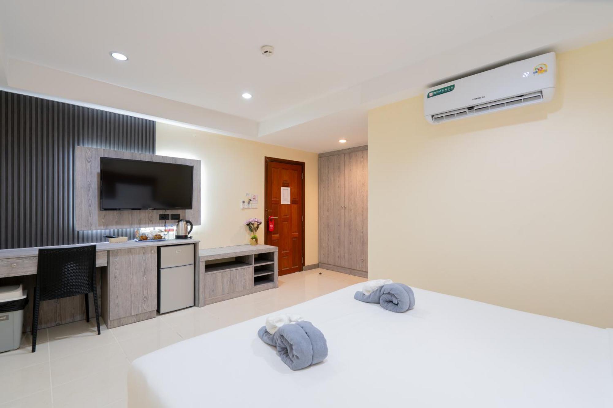 Square One Hotel Patong Kültér fotó