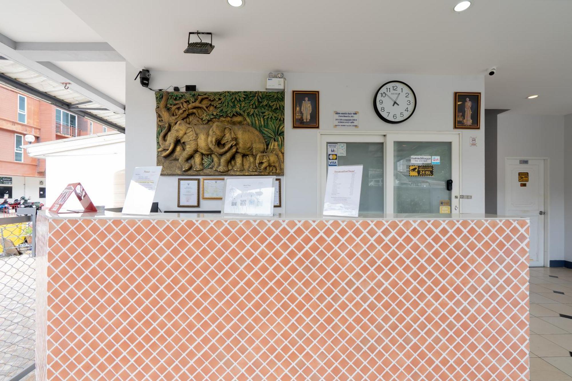 Square One Hotel Patong Kültér fotó