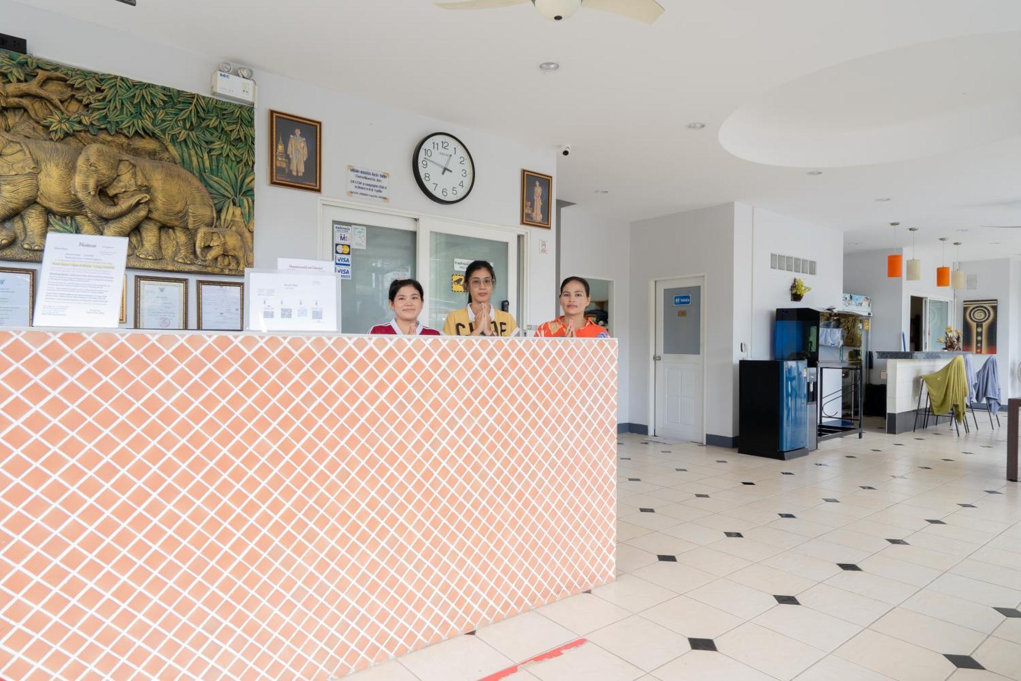 Square One Hotel Patong Kültér fotó